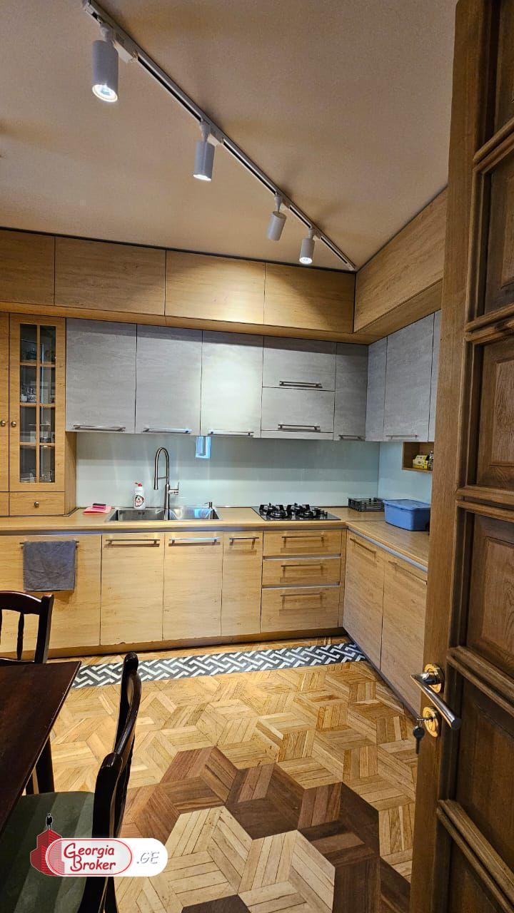 იყიდება ახალი გარემონტებული 9 ოთახიანი სახლი არმაზში